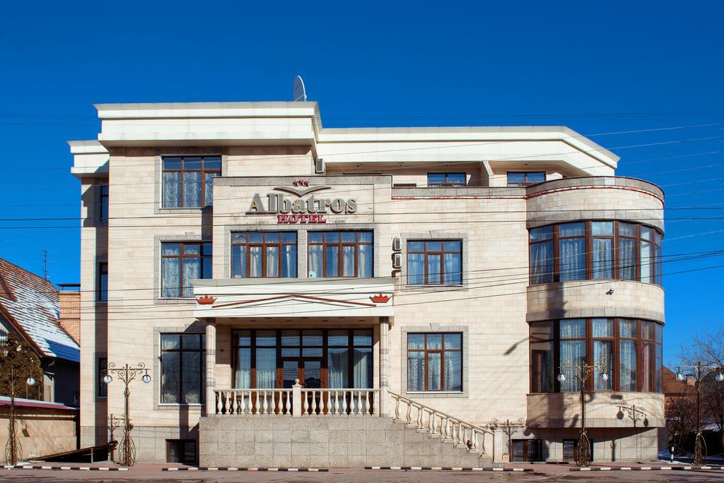 Albatros Hotel Bishkek Exterior foto